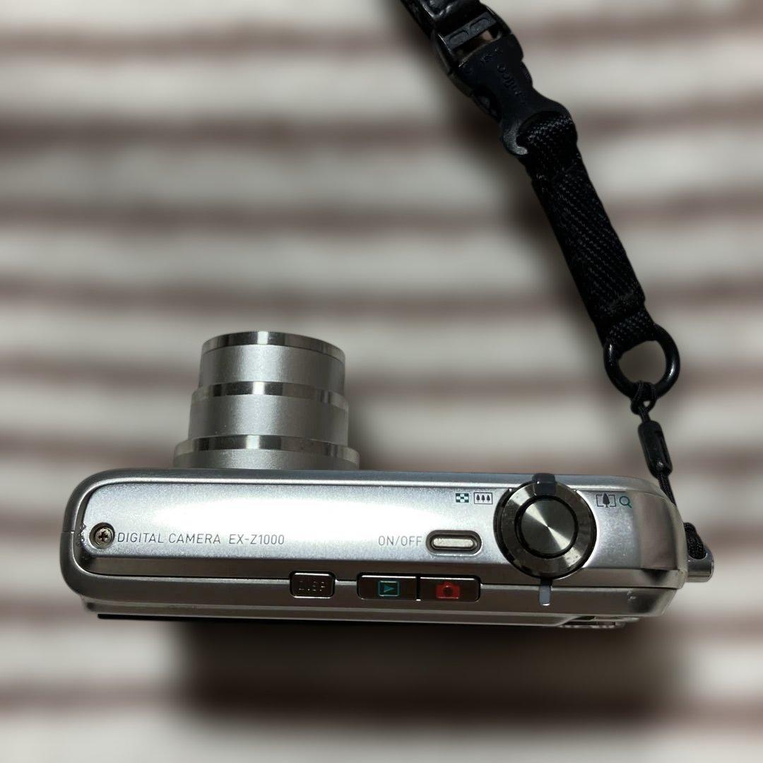 【週末セール】CASIO EXILIM 10.1メガピクセルデジタルカメラ