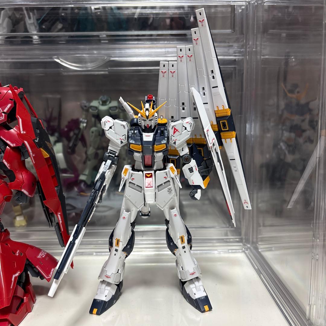 RG サザビー、νガンダム素組完成品2体セット