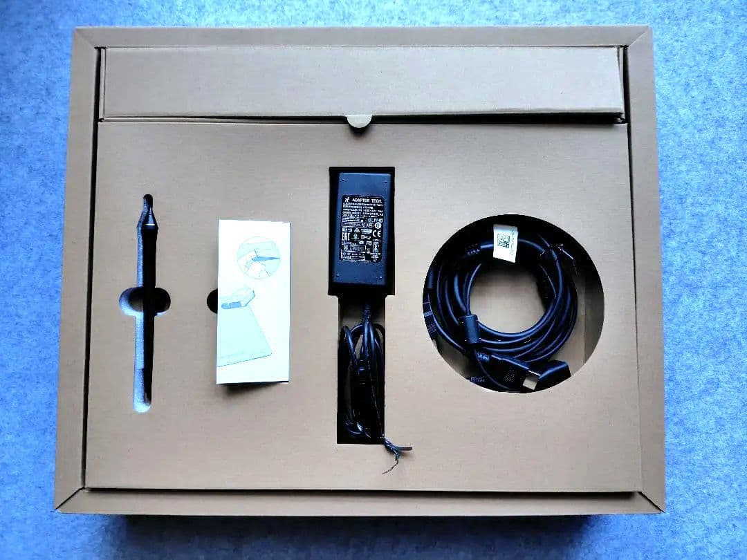 【スタンド付】WacomCintiq16 DTK1660K1D