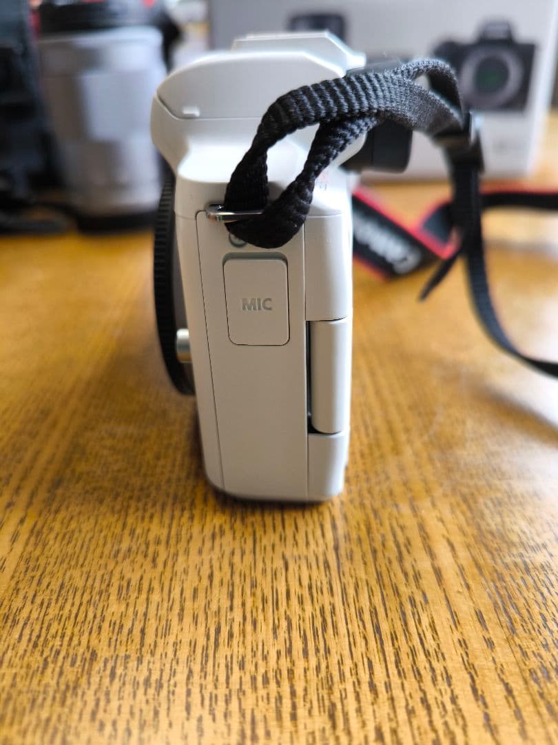 EOSkissm2　ダブルレンズキット　ホワイト　カメラバック　電池パック2個付