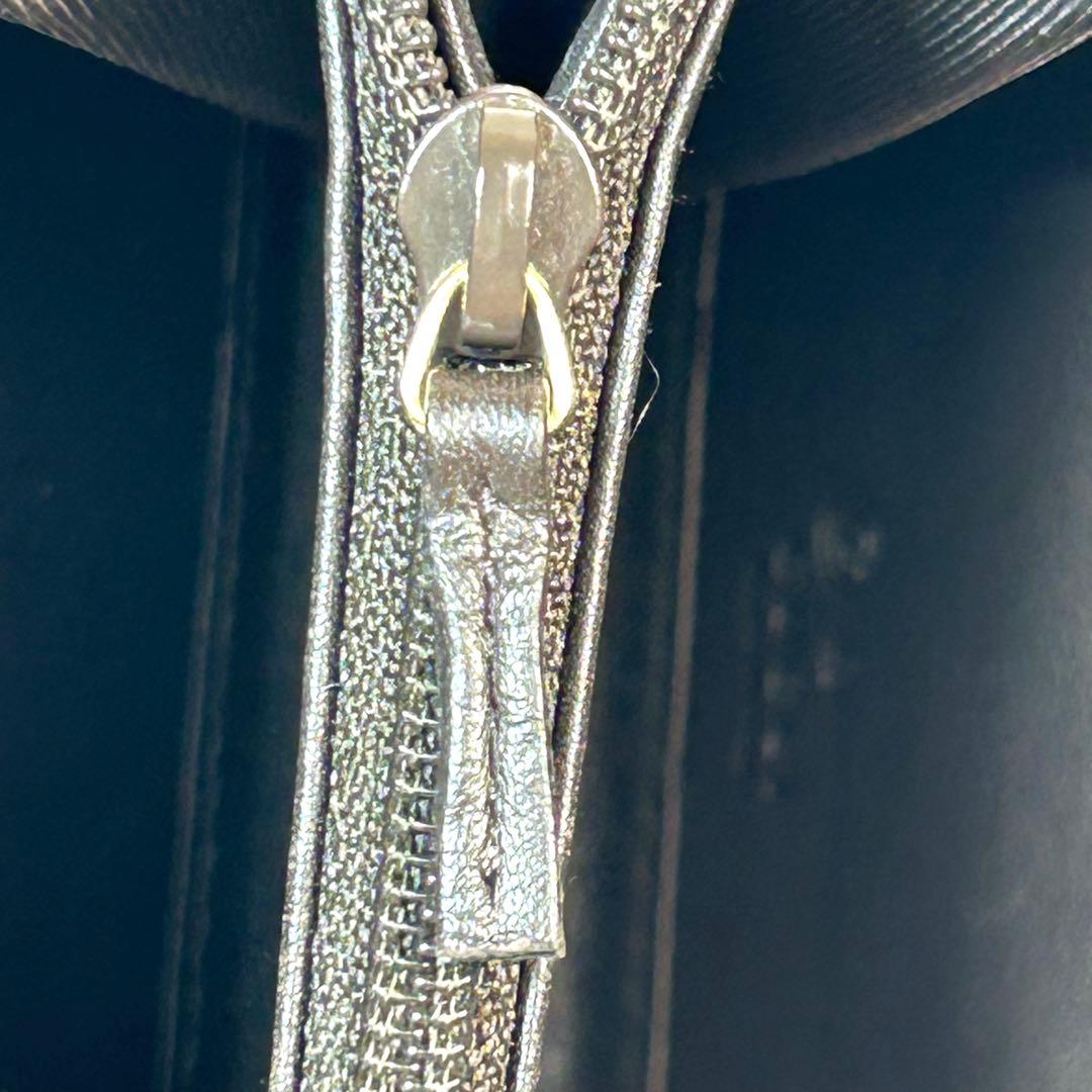 グッチ　マイクロGGシマ　レザー　ラウンドジップ長財布　ブラウン