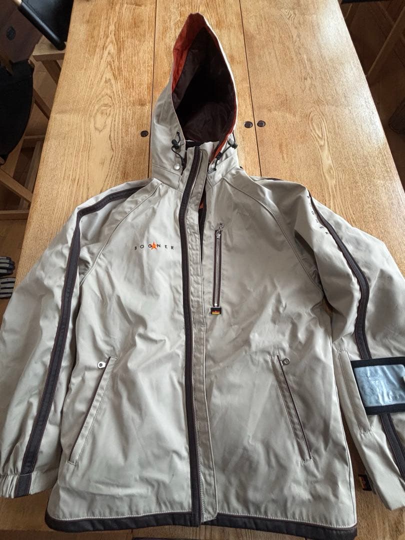 bogner フェニックス　スノーボード　スキーウェア 上S下Mセットとグローブ