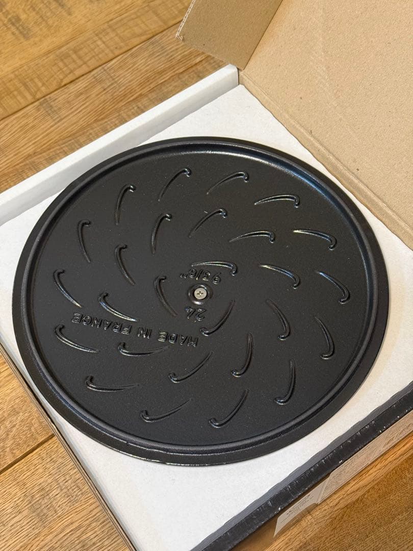 新品 ストウブ ブレイザー・ソテーパン ブラック 24cm 40511-473