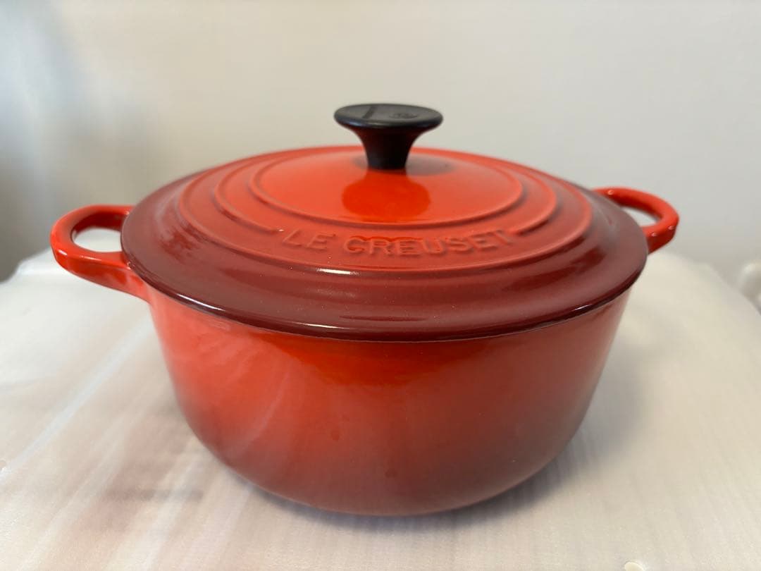 【美品】ル・クルーゼ シグニチャー ココット・ロンド 20cm チェリーレッド