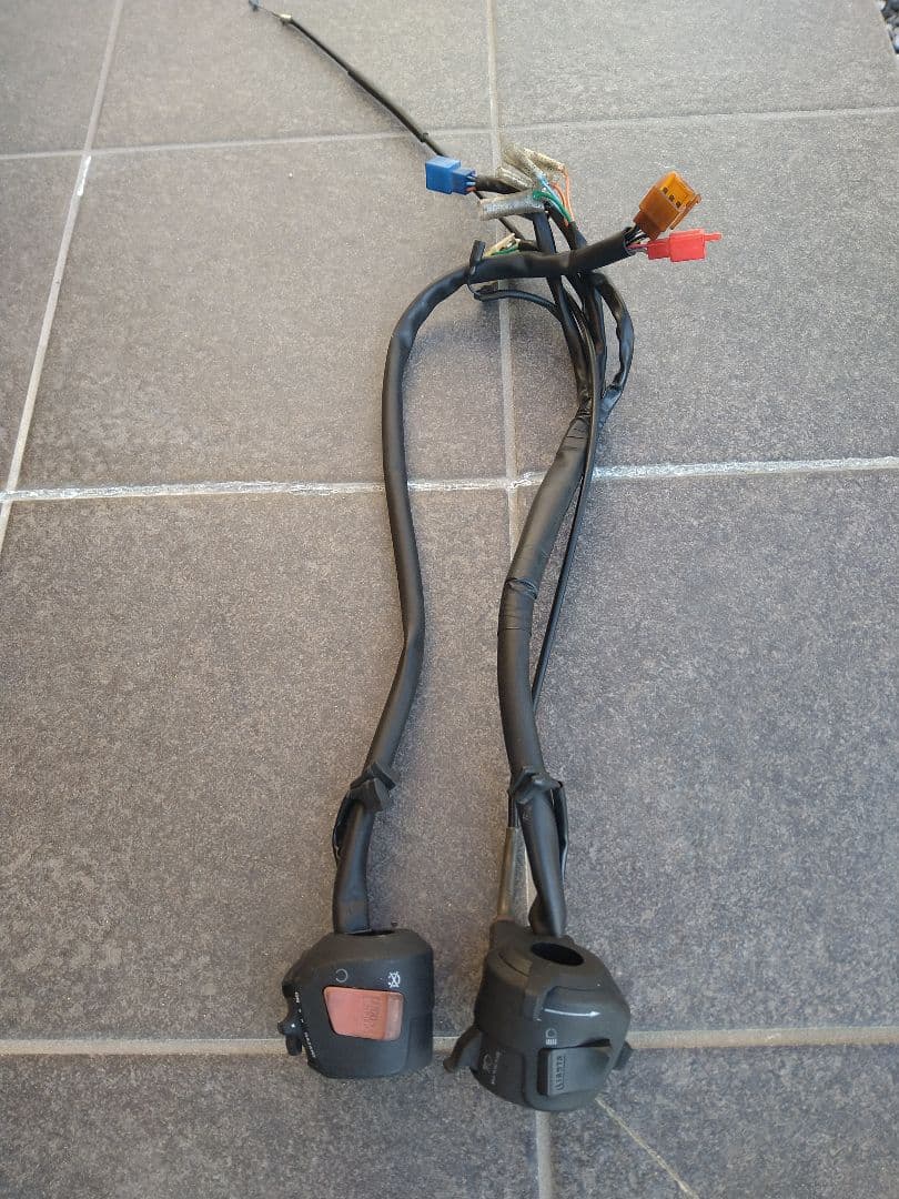 バイク　ハンドルスイッチ