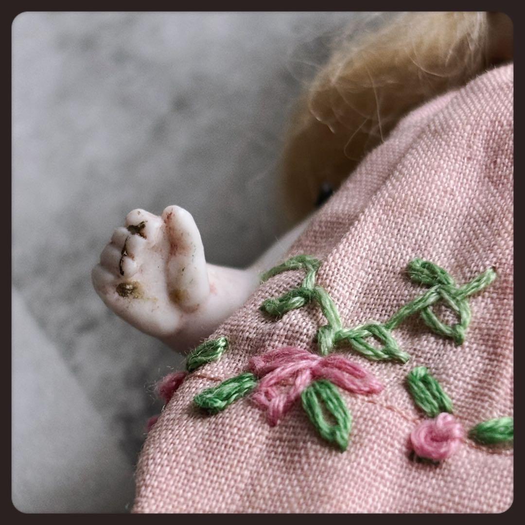 アンティーク ピンクのリボンの女の子 オールビスクドール ミニョネット