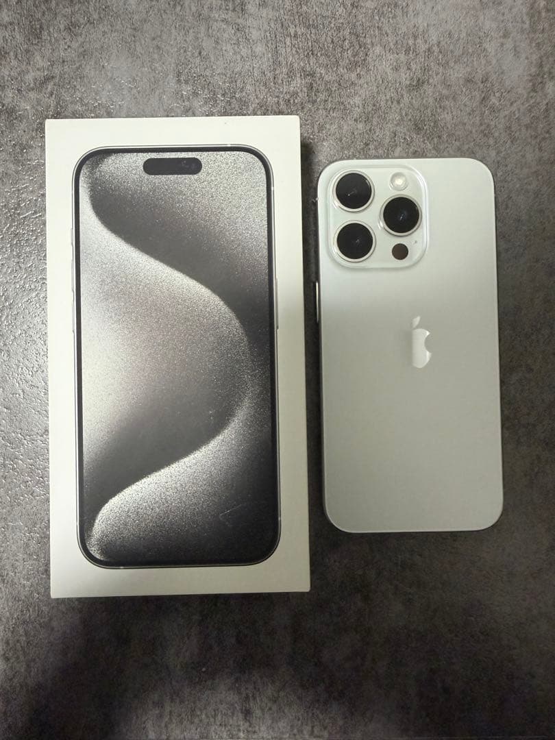 【激レアほぼ新品！】 香港版iPhone 15 Pro 1TB ホワイト