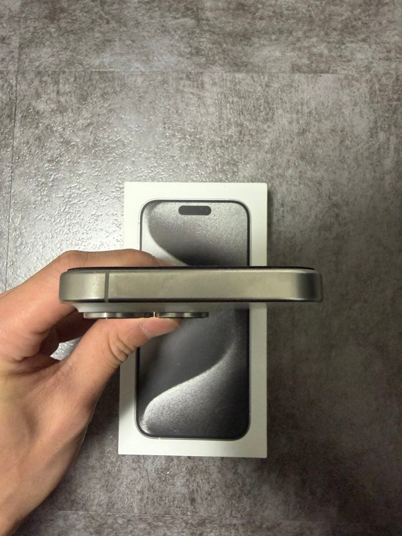 【激レアほぼ新品！】 香港版iPhone 15 Pro 1TB ホワイト