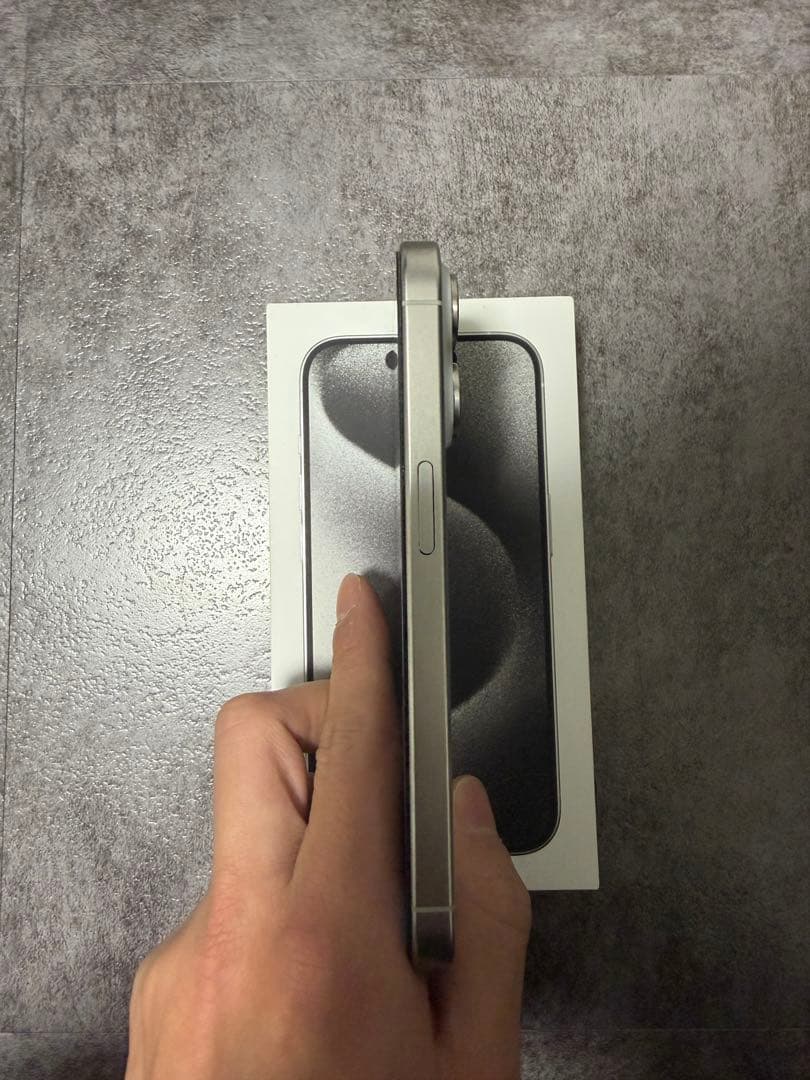 【激レアほぼ新品！】 香港版iPhone 15 Pro 1TB ホワイト