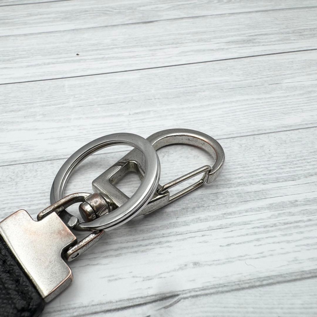 【美品】プラダ キーリング キーホルダー 三角ロゴ サフィアーノレザー ブラック