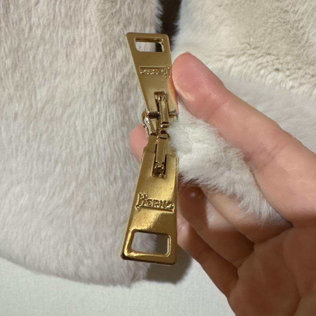 【八菜】HERNO ベージュ ダウンコート エコファー 素材切替ダウン