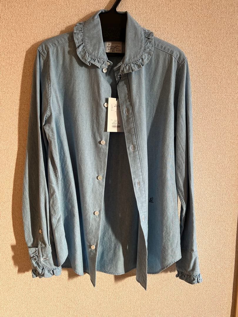 マディソンブルーフリルシャツ、水色です。サイズ1です