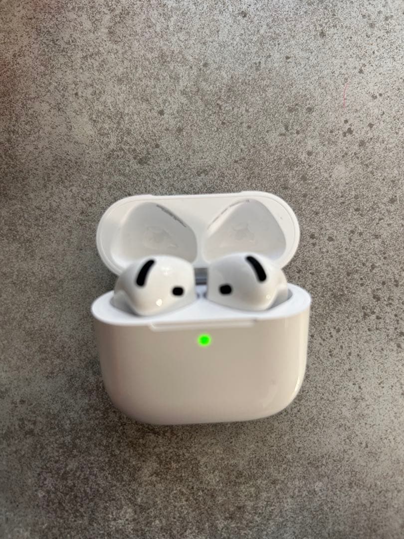AirPods 第4世代 本体 ホワイト 充電ケース付き