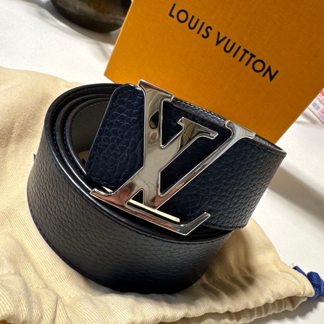 LOUIS VUITTON メンズベルトサイズ95両面使用可能です。グレーと紺色