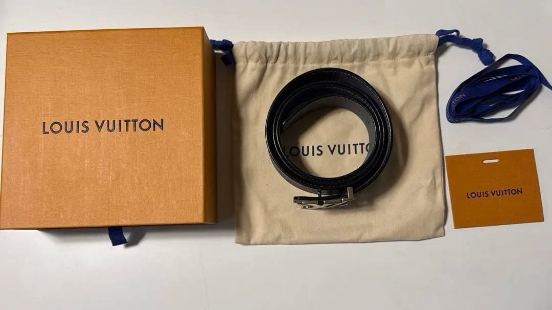 LOUIS VUITTON メンズベルトサイズ95両面使用可能です。グレーと紺色