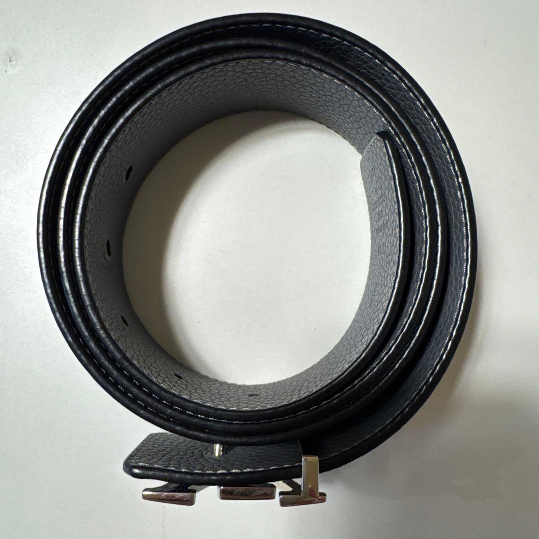 LOUIS VUITTON メンズベルトサイズ95両面使用可能です。グレーと紺色