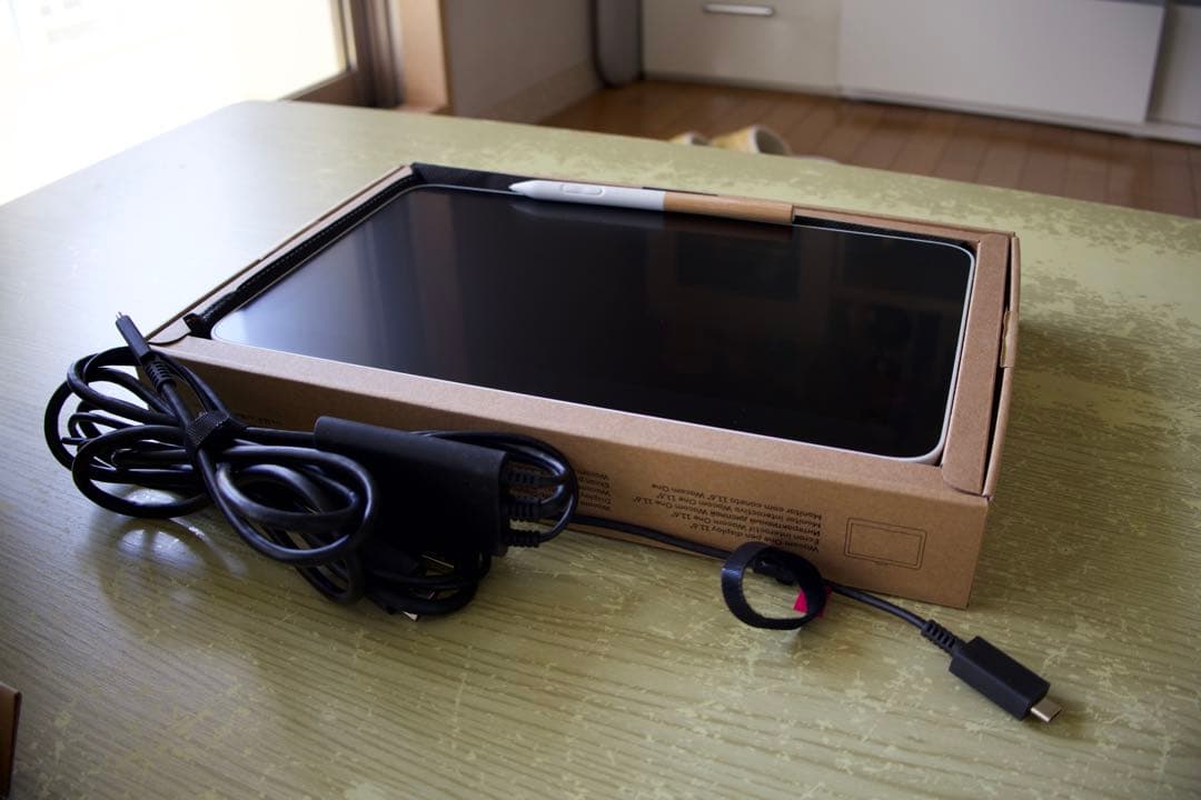 液晶ペンタブレット本体 木製ペン・ケーブル付き