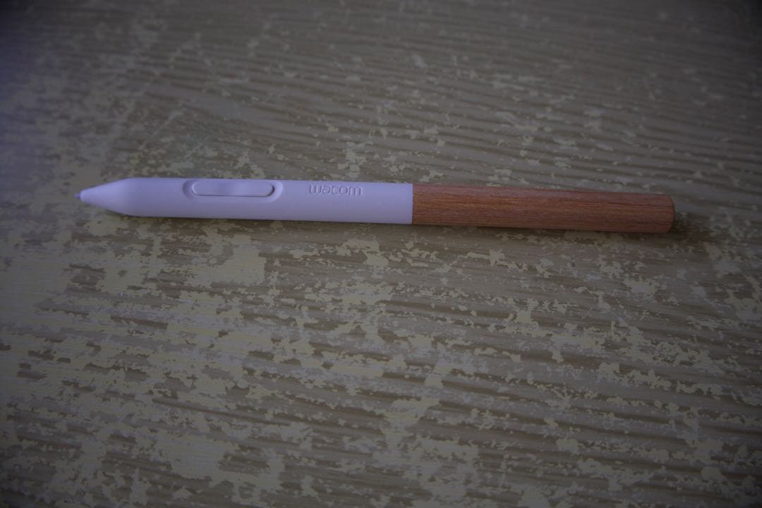 液晶ペンタブレット本体 木製ペン・ケーブル付き