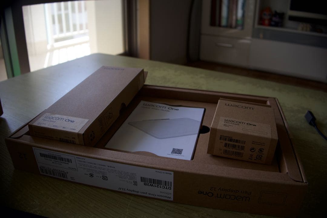 液晶ペンタブレット本体 木製ペン・ケーブル付き