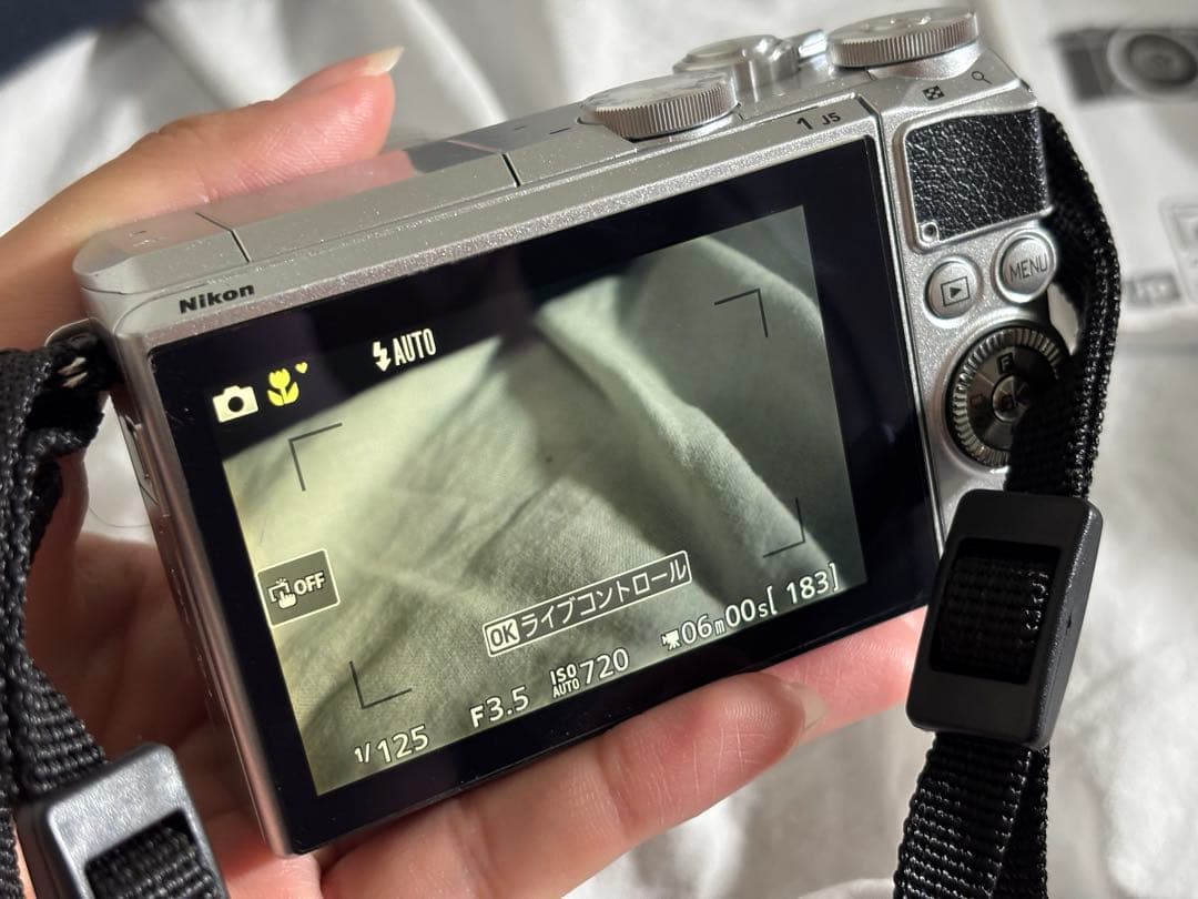 【美品】動作確認済みNikon 1 J5 ミラーレスカメラ