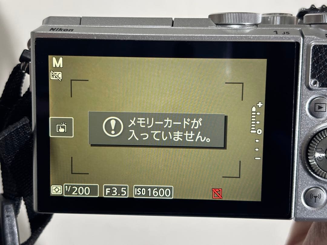 【美品】動作確認済みNikon 1 J5 ミラーレスカメラ