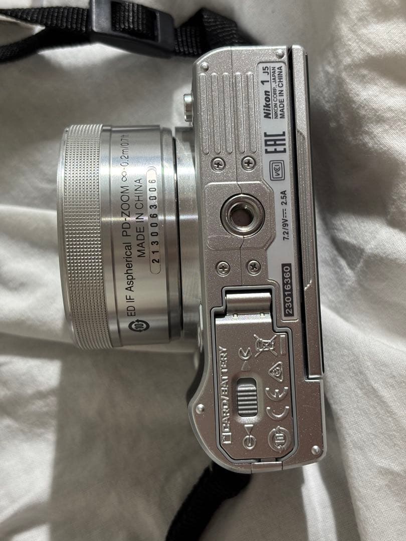 【美品】動作確認済みNikon 1 J5 ミラーレスカメラ