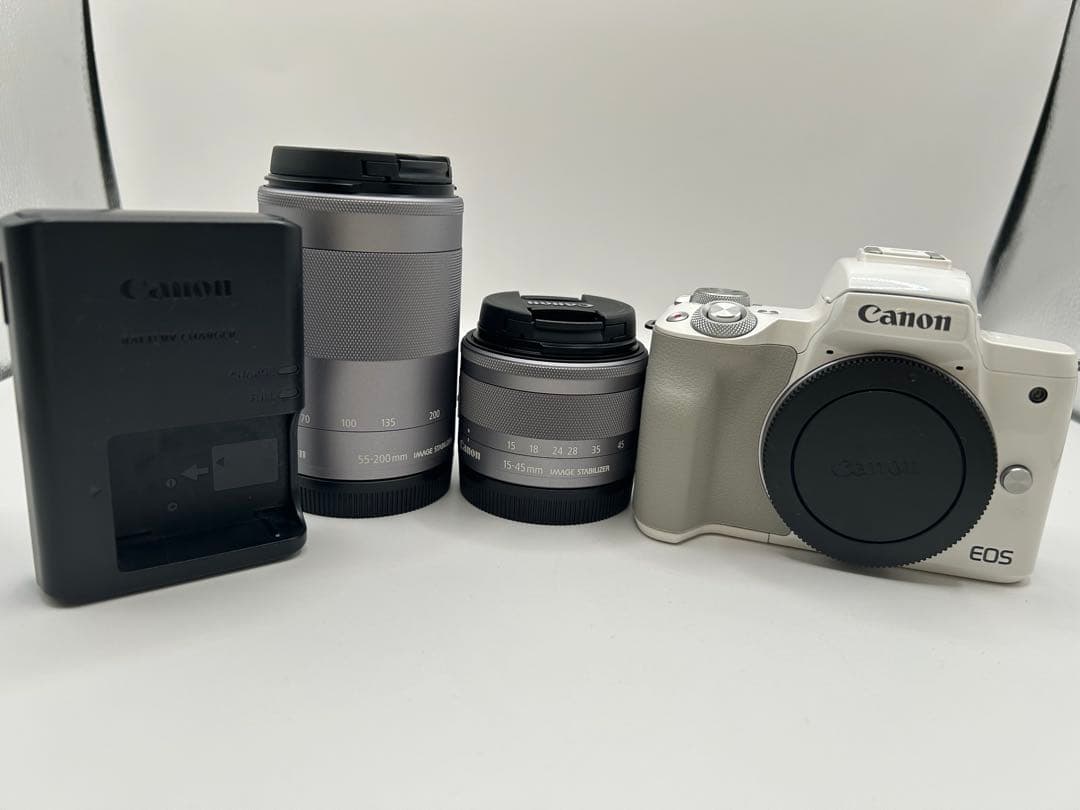 キャノンカメラ　Canon EOS M ホワイト レンズ2本付き