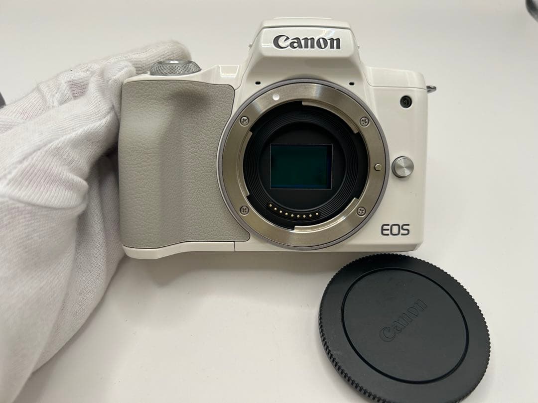 キャノンカメラ　Canon EOS M ホワイト レンズ2本付き