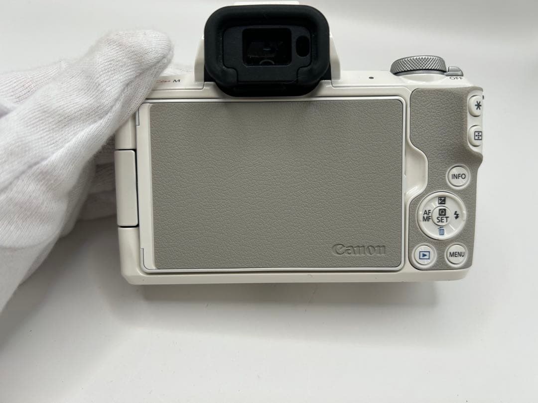 キャノンカメラ　Canon EOS M ホワイト レンズ2本付き