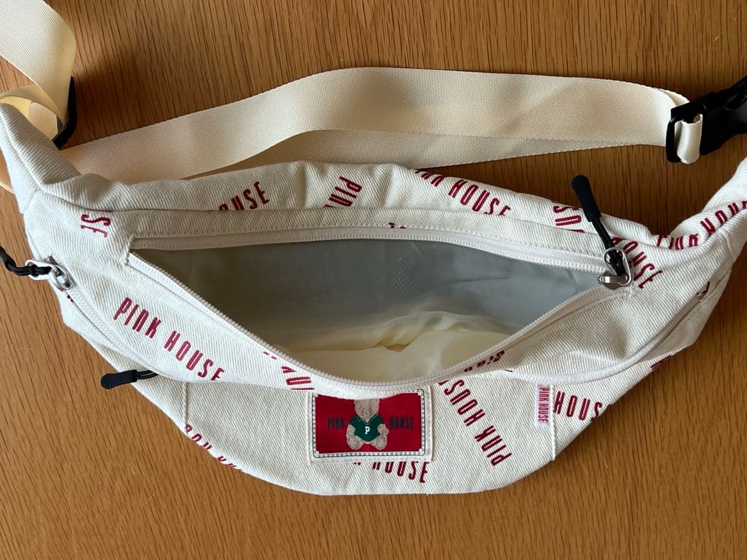 娜菩魅　4月11日　ボディバッグ　ウエストポーチ　ショルダーワッペン生成り