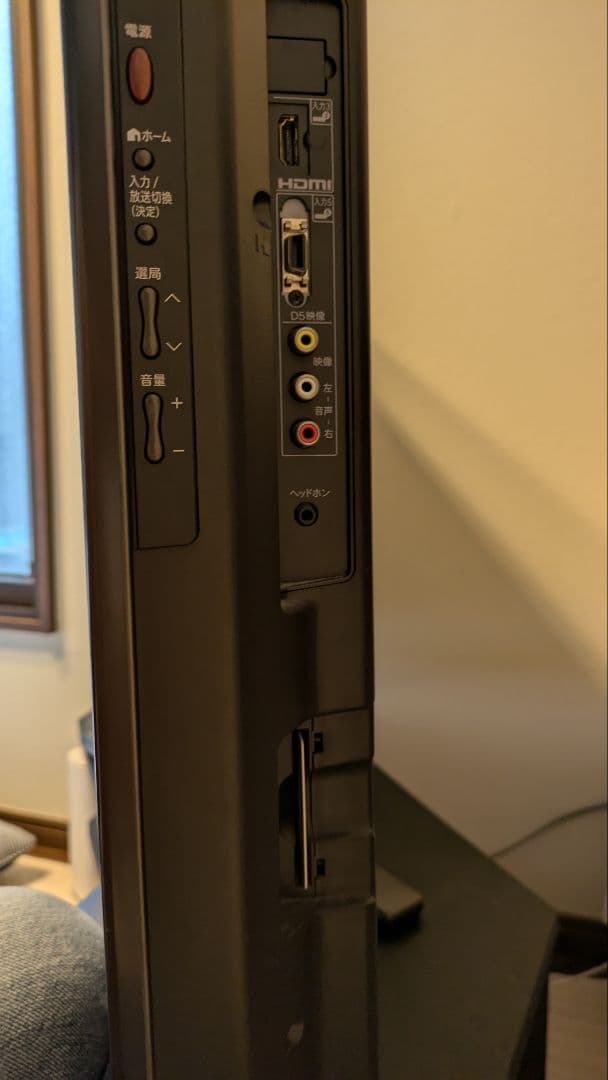 SHARP フルハイビジョン液晶テレビ /テレビ台付き
リモコンなし