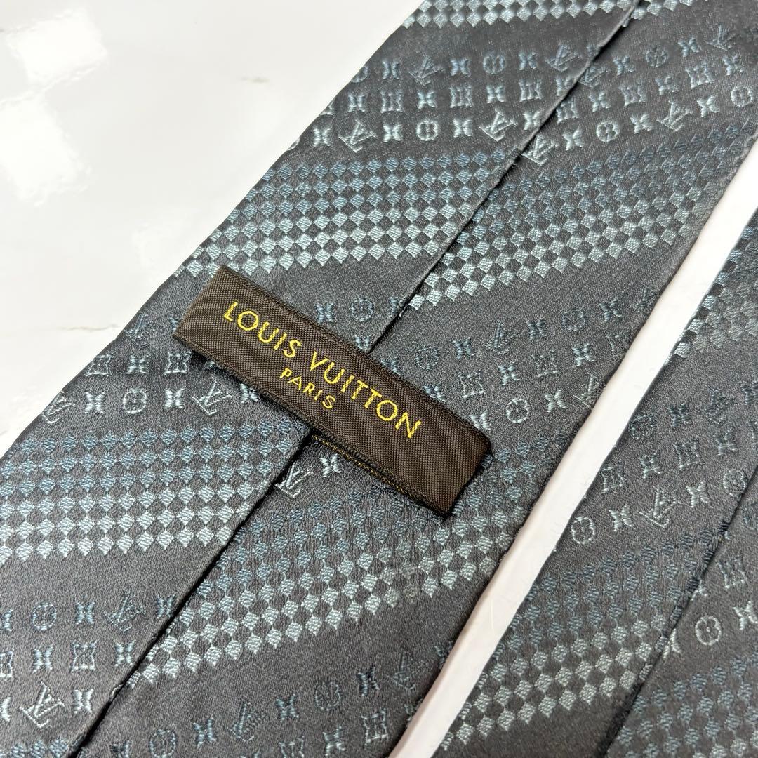ルイヴィトン　LOUIS VUITTON モノグラム　刺繍　ネクタイ　スーツ