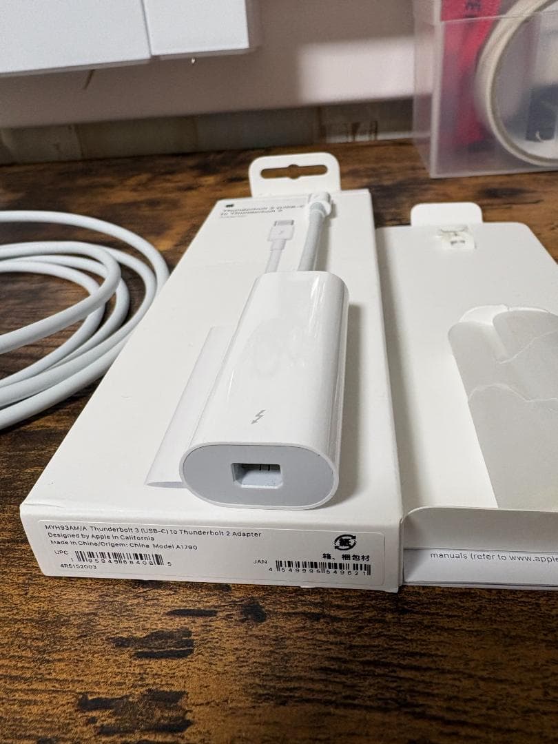 Apple純正 Thunderbolt 3-2変換アダプタとケーブル２m