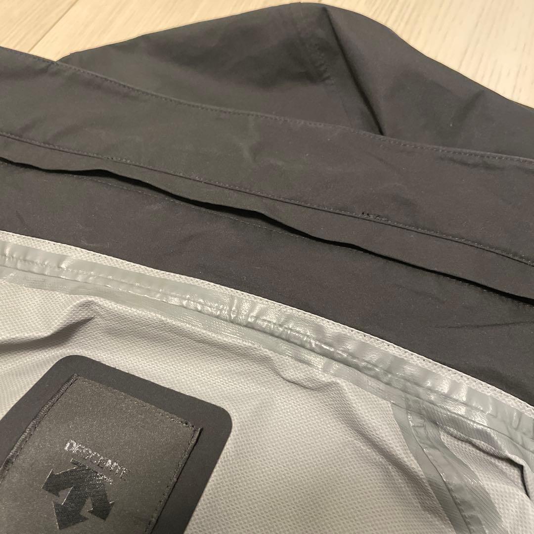 ブラック マウンテンパーカー