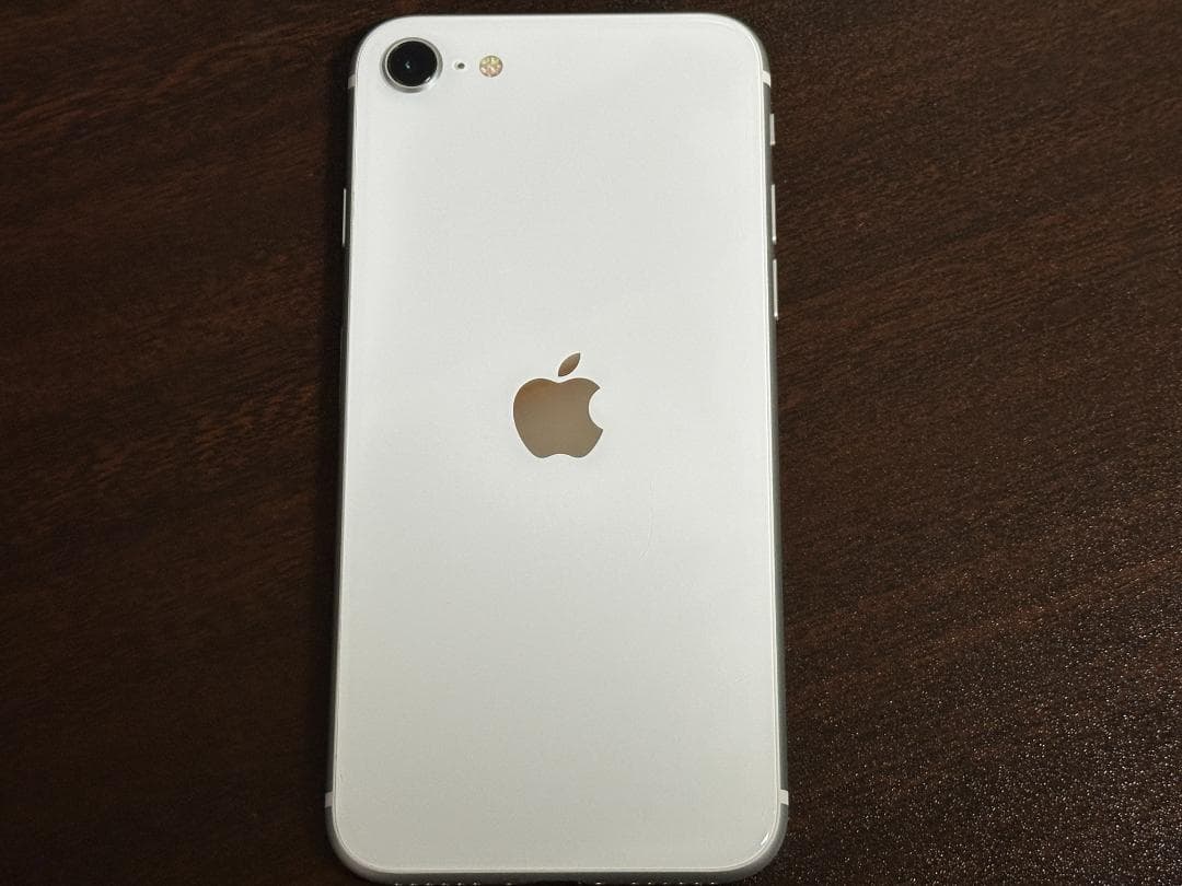 Apple iPhoneSE 本体　ホワイト　64G