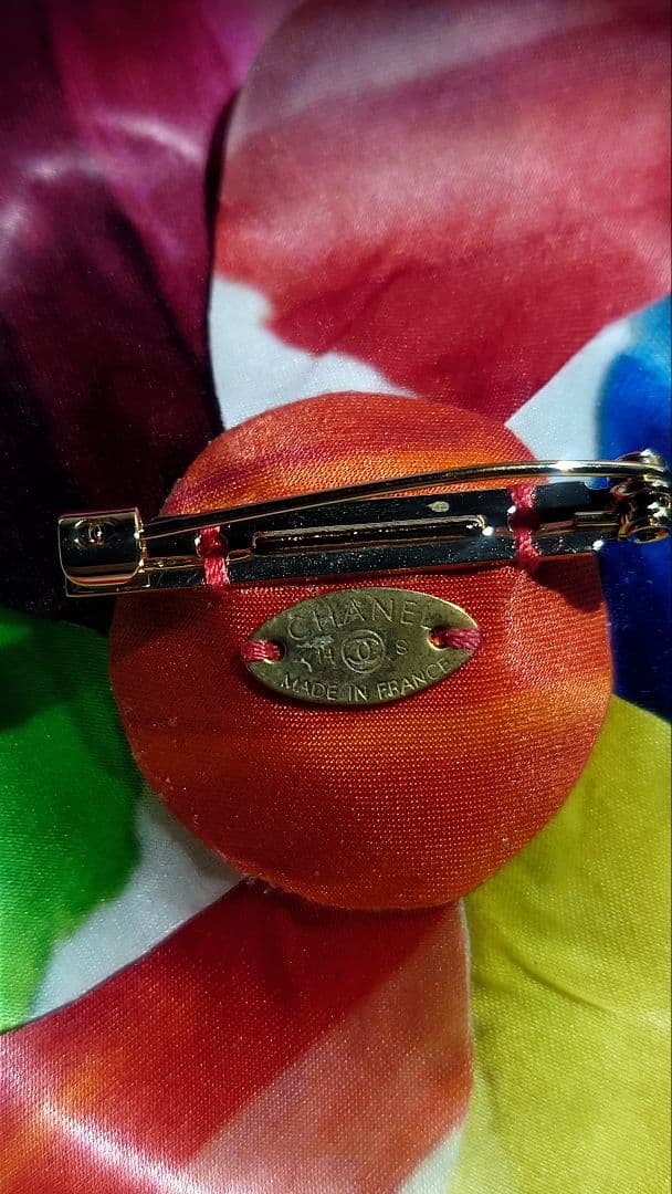 CHANEL マルチカラー　カメリアブローチ