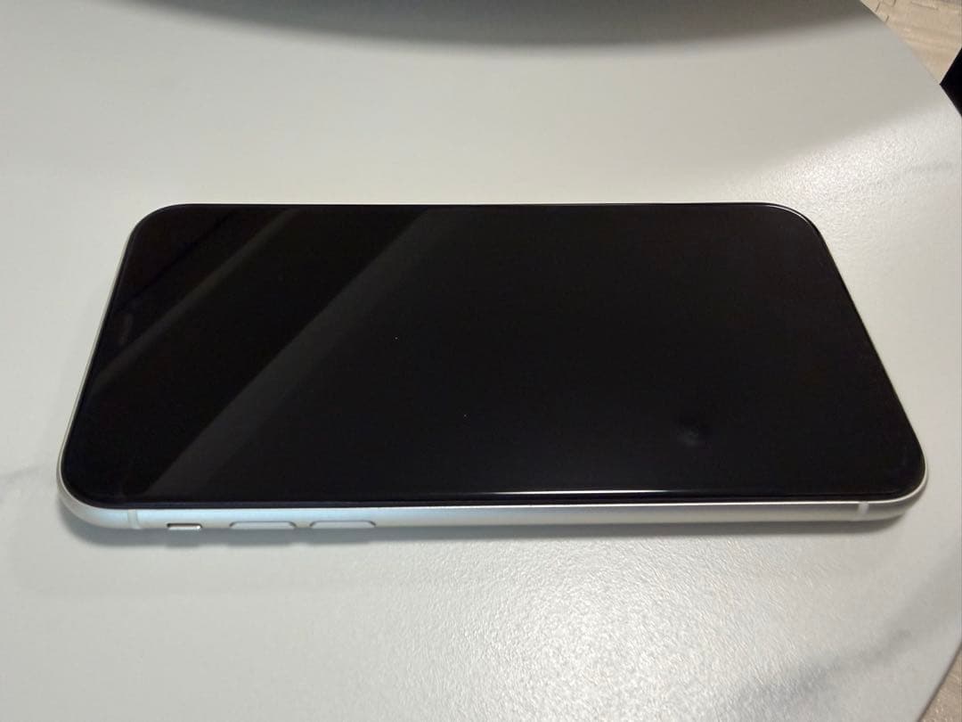 iPhone11 本体　64 ホワイト