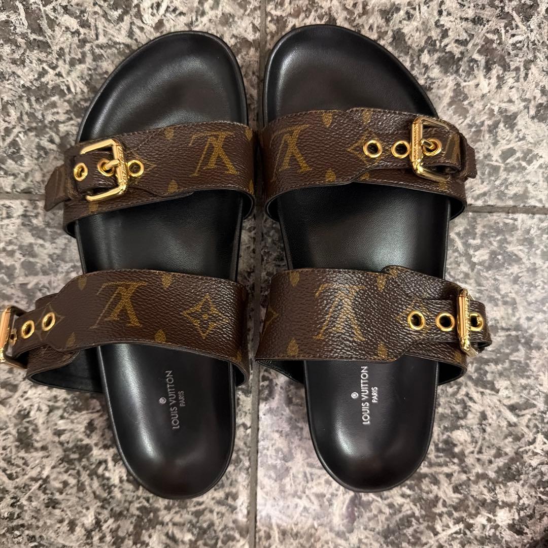 Louis Vuitton ロゴ入りフラットサンダル