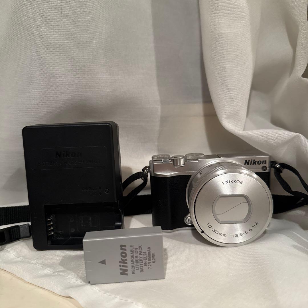 Nikon 1 J5 本体＋バッテリー＋充電器／レンズ動作不良