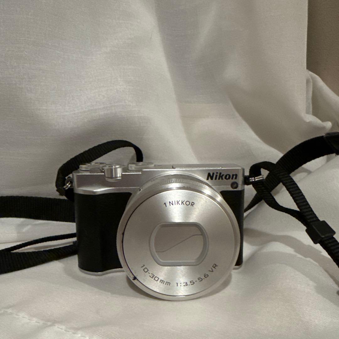 Nikon 1 J5 本体＋バッテリー＋充電器／レンズ動作不良