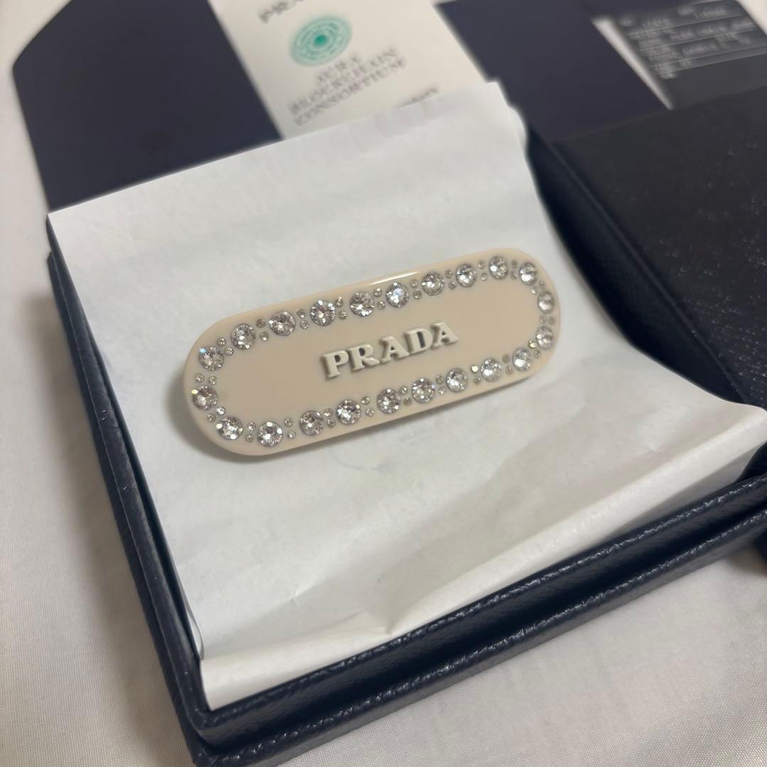 PRADA ヘアクリップ バレッタ アイボリー