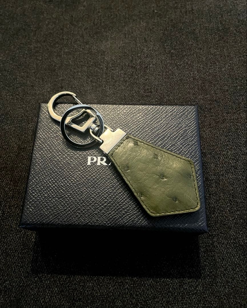 PRADA オーストリッチ レザーキーリング ホルダー チャーム