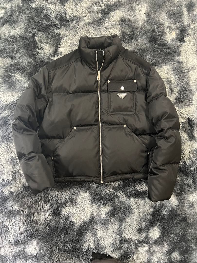 PRADA クロップド Re-Nylon ダウンジャケット