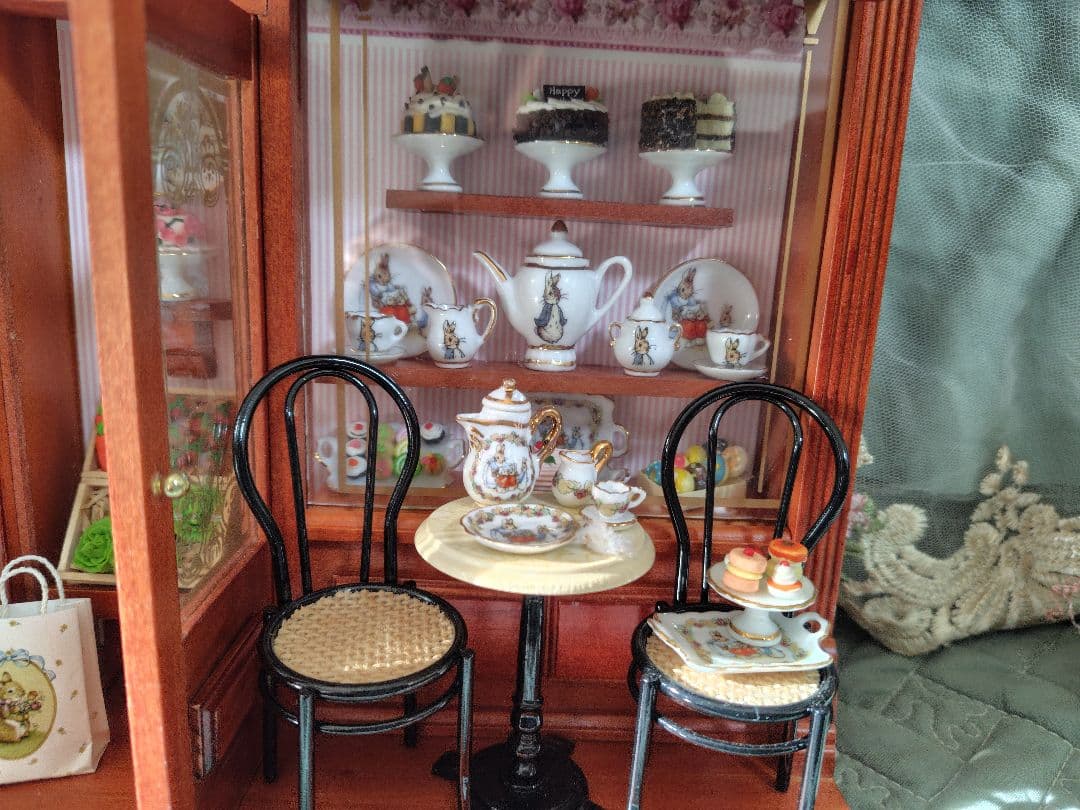 ロイターポーセリン　ミニチュア　ドールハウス　ピーターラビットカフェ