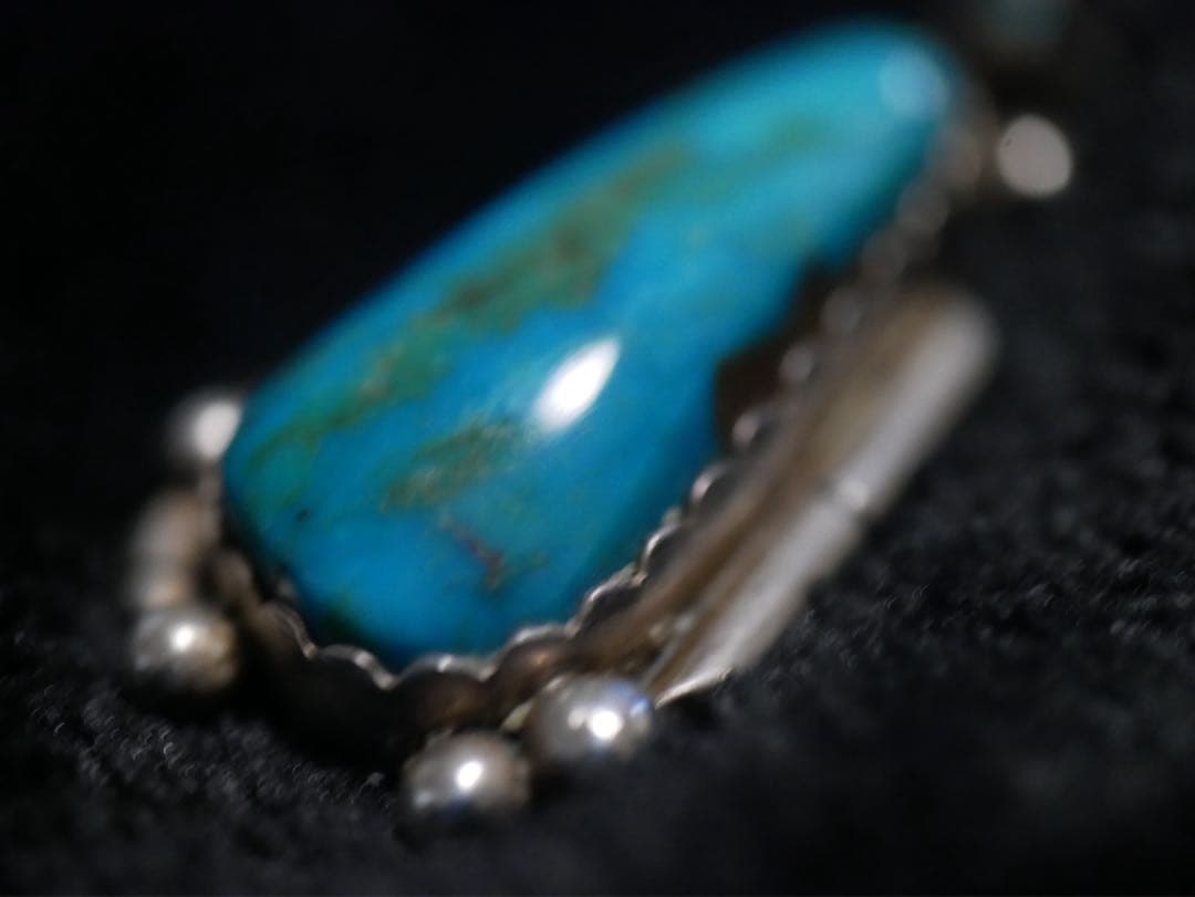 ⓐインディアンジュエリー　ナバホ族　レベッカグッドラック氏作ターコイズペンダント