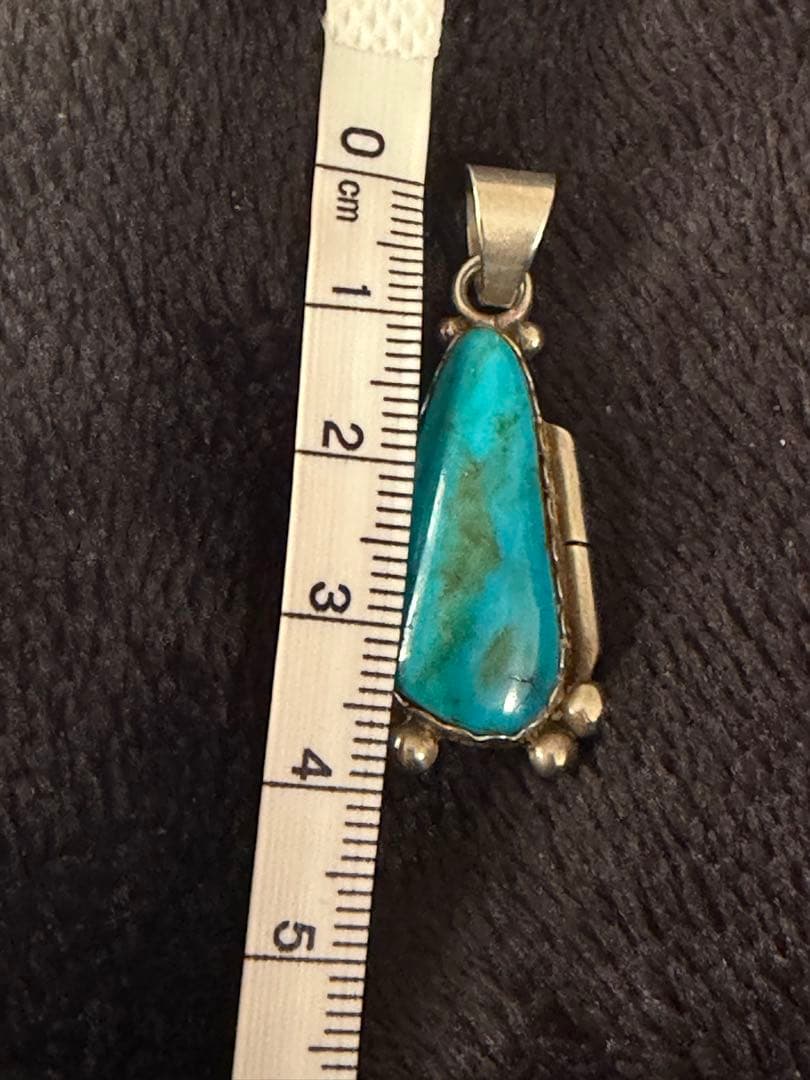 ⓐインディアンジュエリー　ナバホ族　レベッカグッドラック氏作ターコイズペンダント
