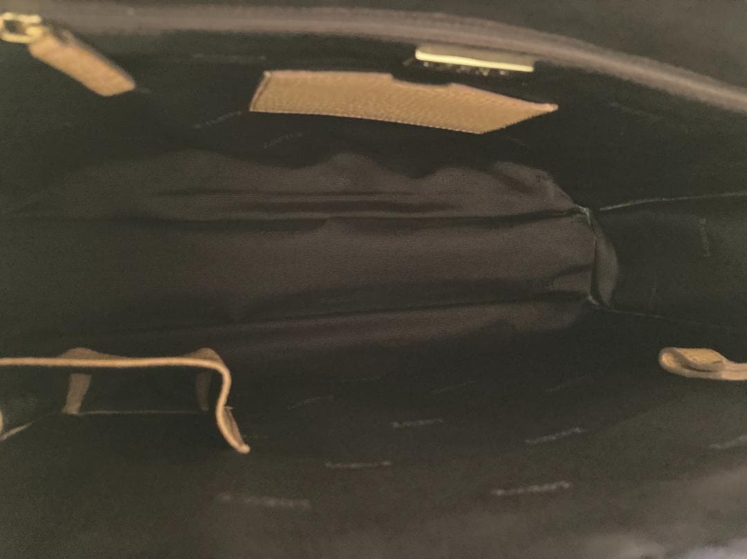 美品 ロエベ レザー キャメルのビジネスバッグ（男女使用可能です）