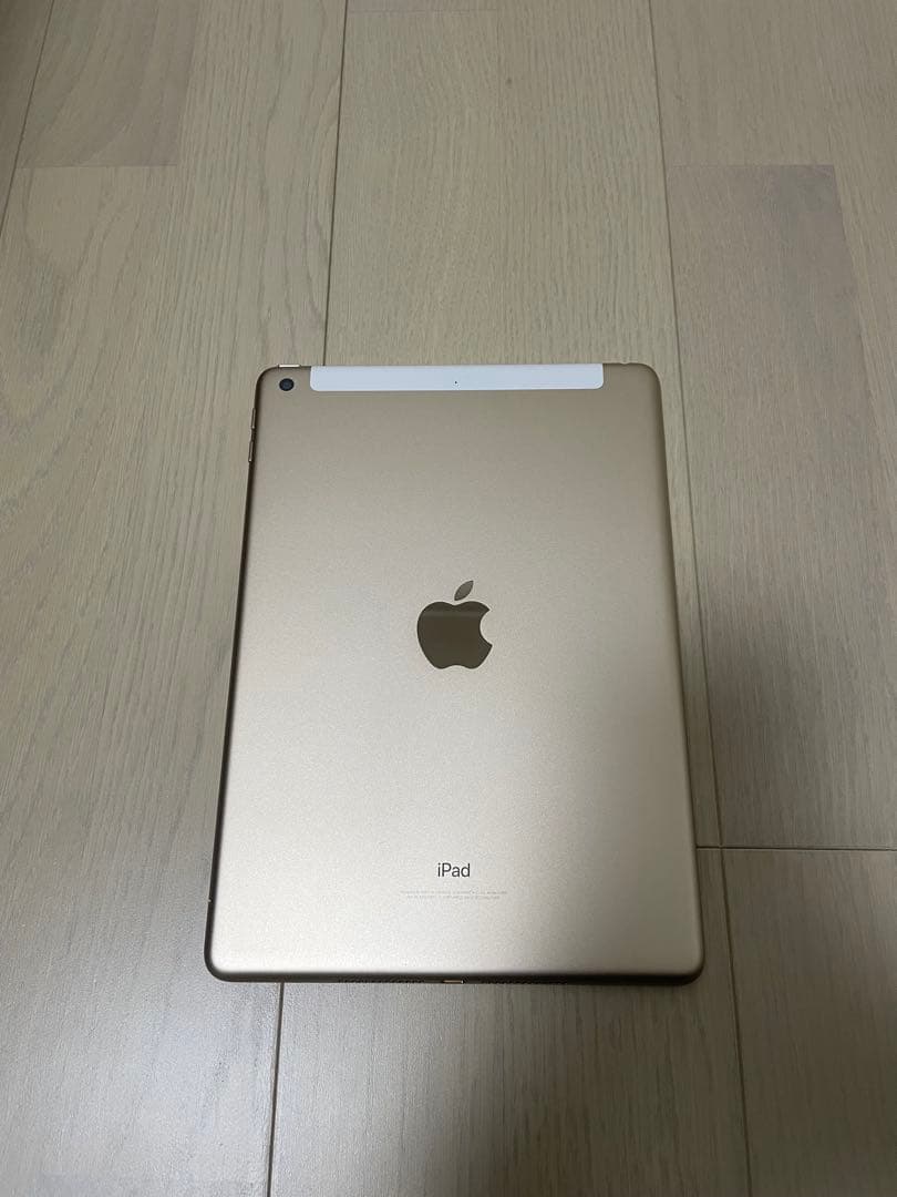 Apple iPad 第5世代 ゴールド 32G Wi-Fi+セルラーカバー付き