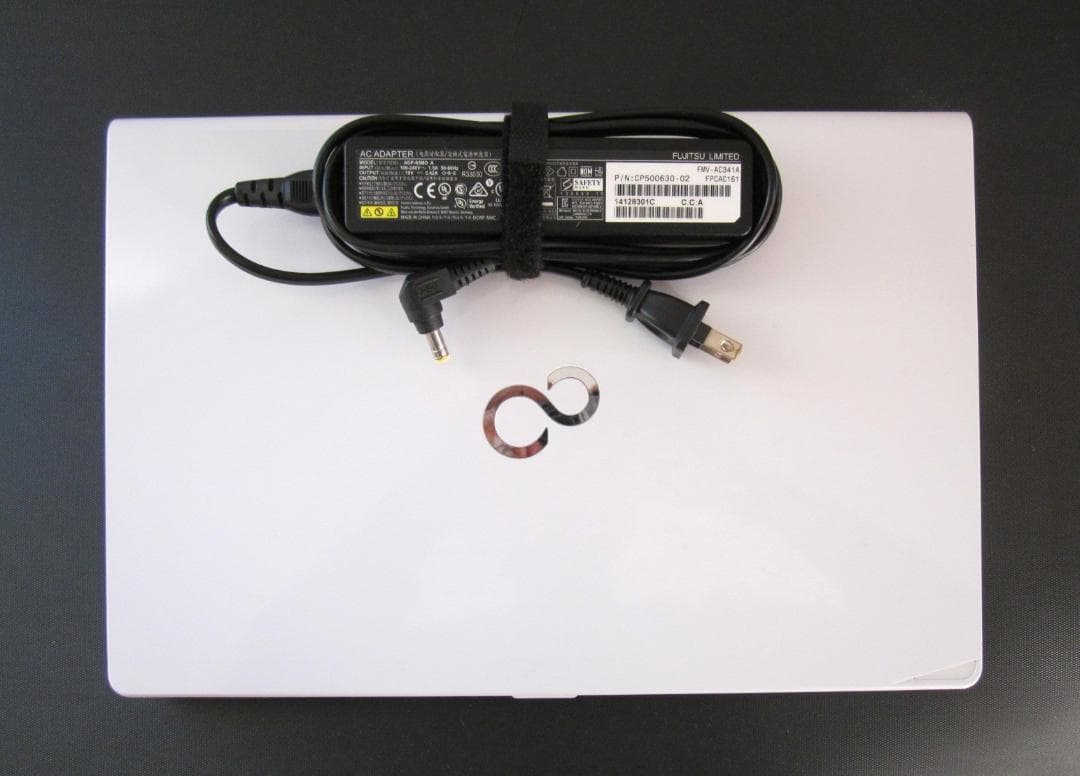 富士通ノートPC LifeBoook SH90/P ホワイト