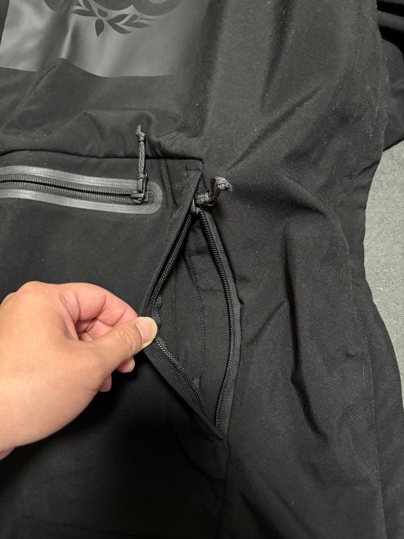 686 ブラック フード付きウェア